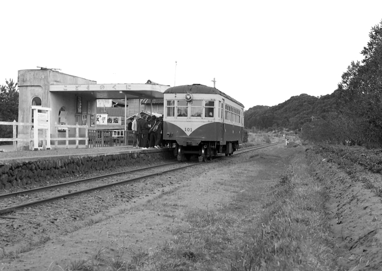 宮崎交通子供の国駅（チハ１０１蓄電池動車）