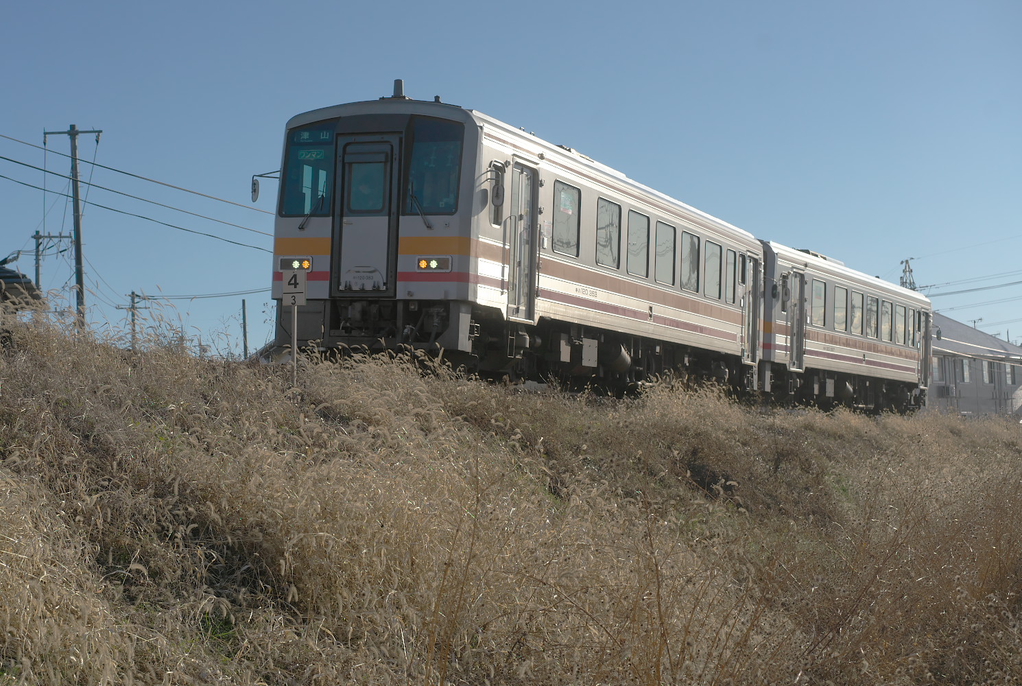 ９５４Ｄ列車（キハ１２０形２両連結）法界院～備前原