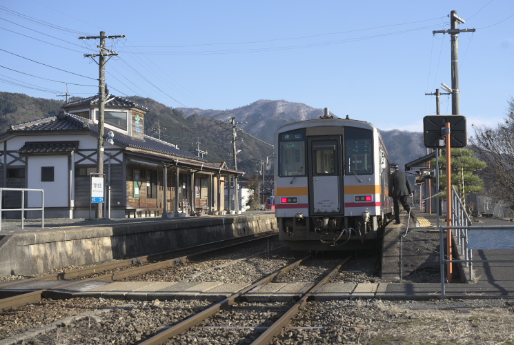 加茂駅構内