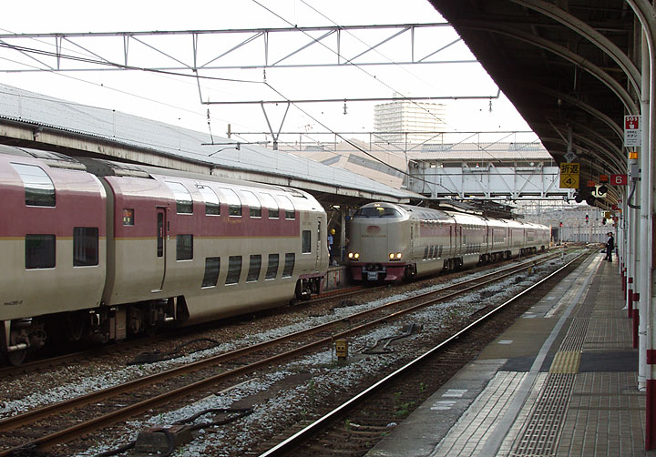 ２８５系　下りサンライズ（岡山駅）