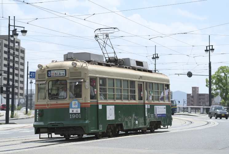 広島電鉄　１９０１号　“東山”（御幸橋）