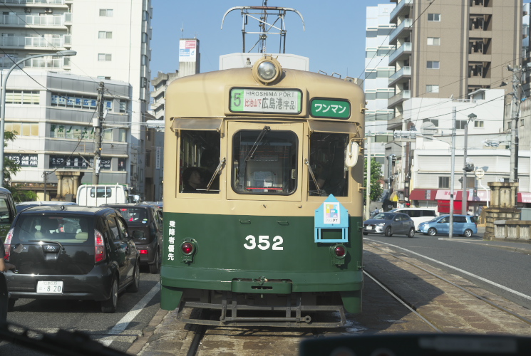 広島電鉄３５０形（３５２号）猿猴橋町～的場町