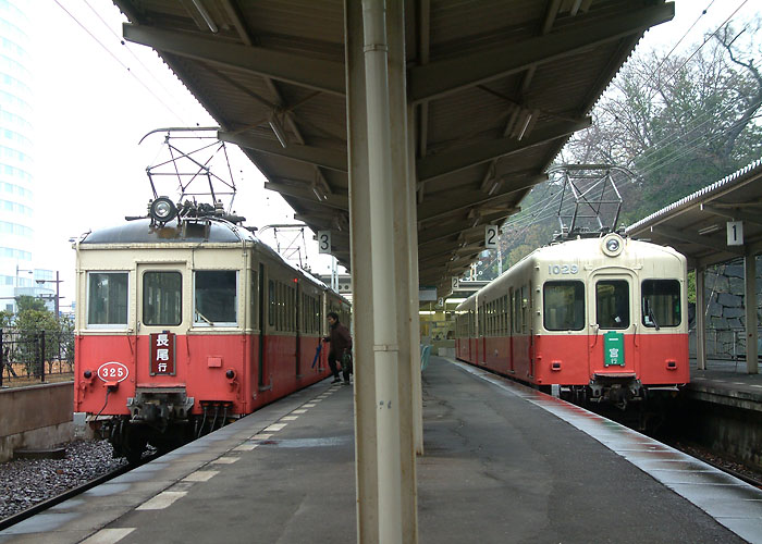 琴電３２５号（高松築港駅）