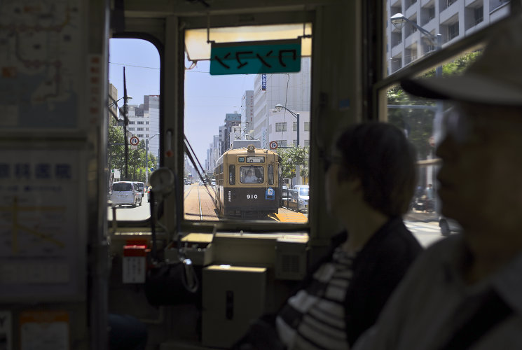 白島線車内