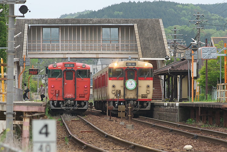 弓削駅にて