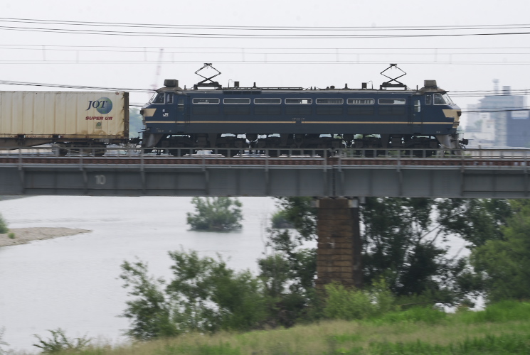 ２０７７列車（ＥＦ６６　２７）西川原～岡山