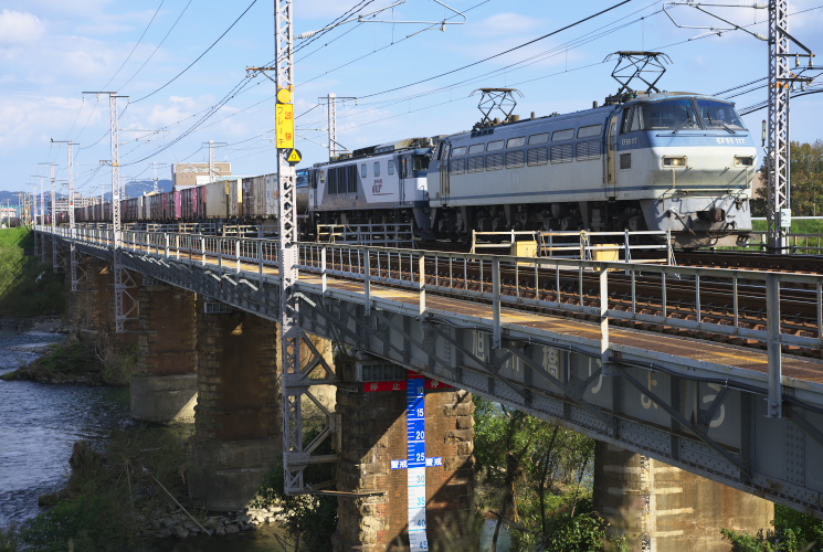 ２０７７列車（ＥＦ６６　１１７＋ＥＦ６４　１０４７）西川原～岡山