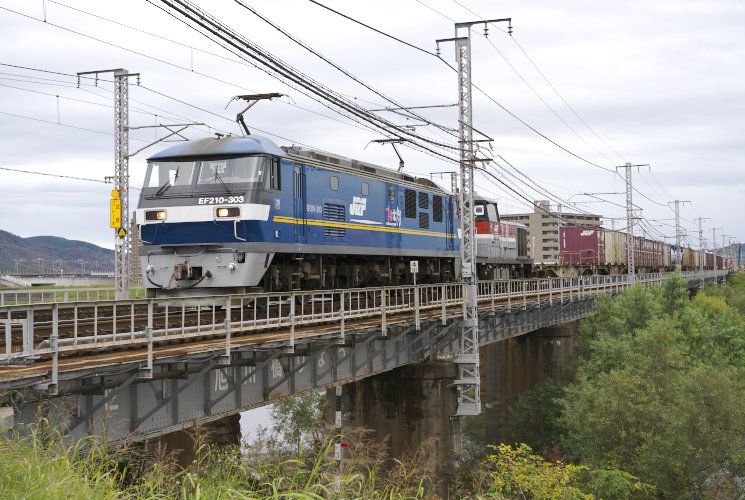 ＥＦ２１０－３０３[吹]，ＤＥ１０　１１９２[岡]（西川原～岡山）