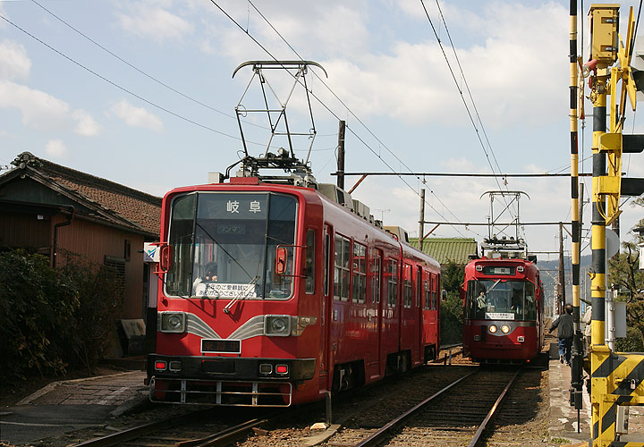 美濃町線白金駅