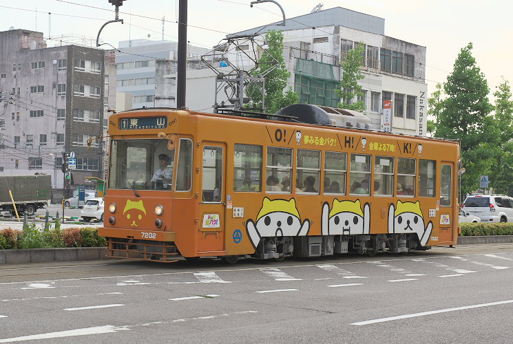 岡山電軌７２０２号