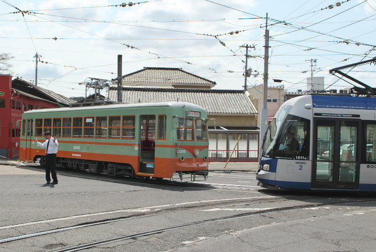 岡山電軌３００５号（東山）