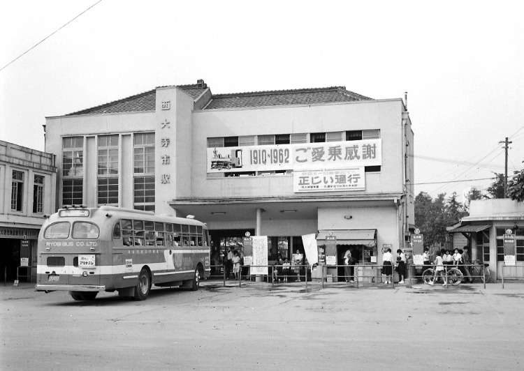 西大寺市駅本屋