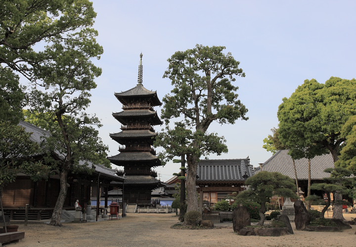 本山寺（もとやまじ）五重塔