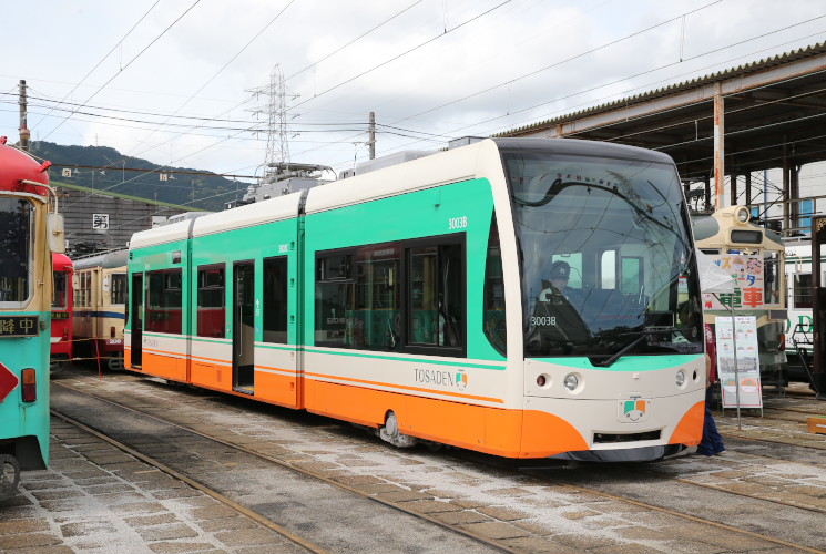 とさでん交通 ３００３号電車