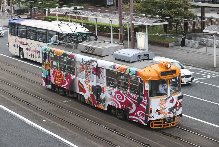 とさでん交通　６０９号電車　はりまや橋交差点